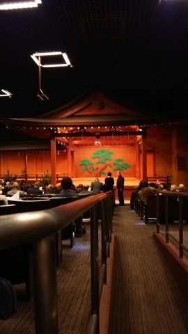 能舞台にも正月飾りが。