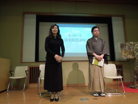 「正尊」のシテを勤める喜多流シテ方の粟谷明生さんと、女優の金子あいさん